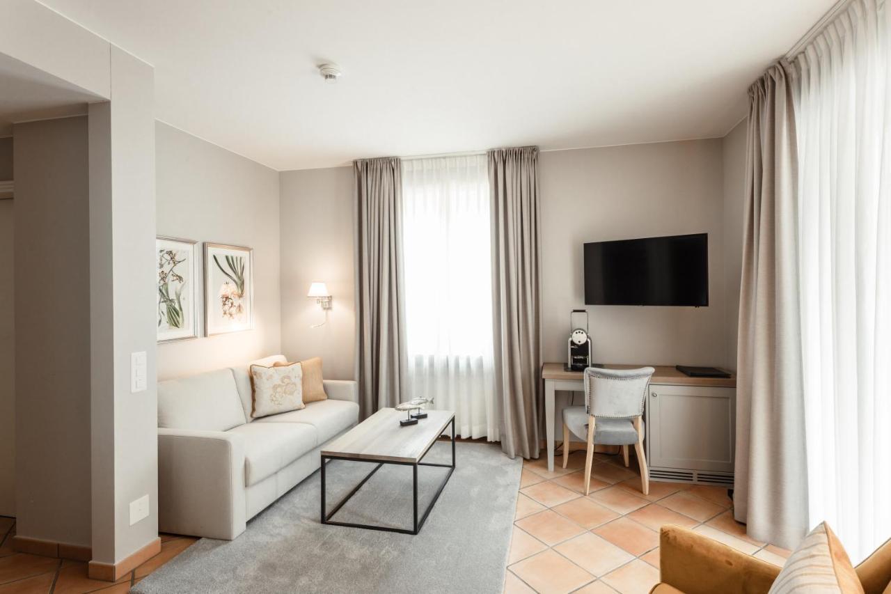 Suite 218