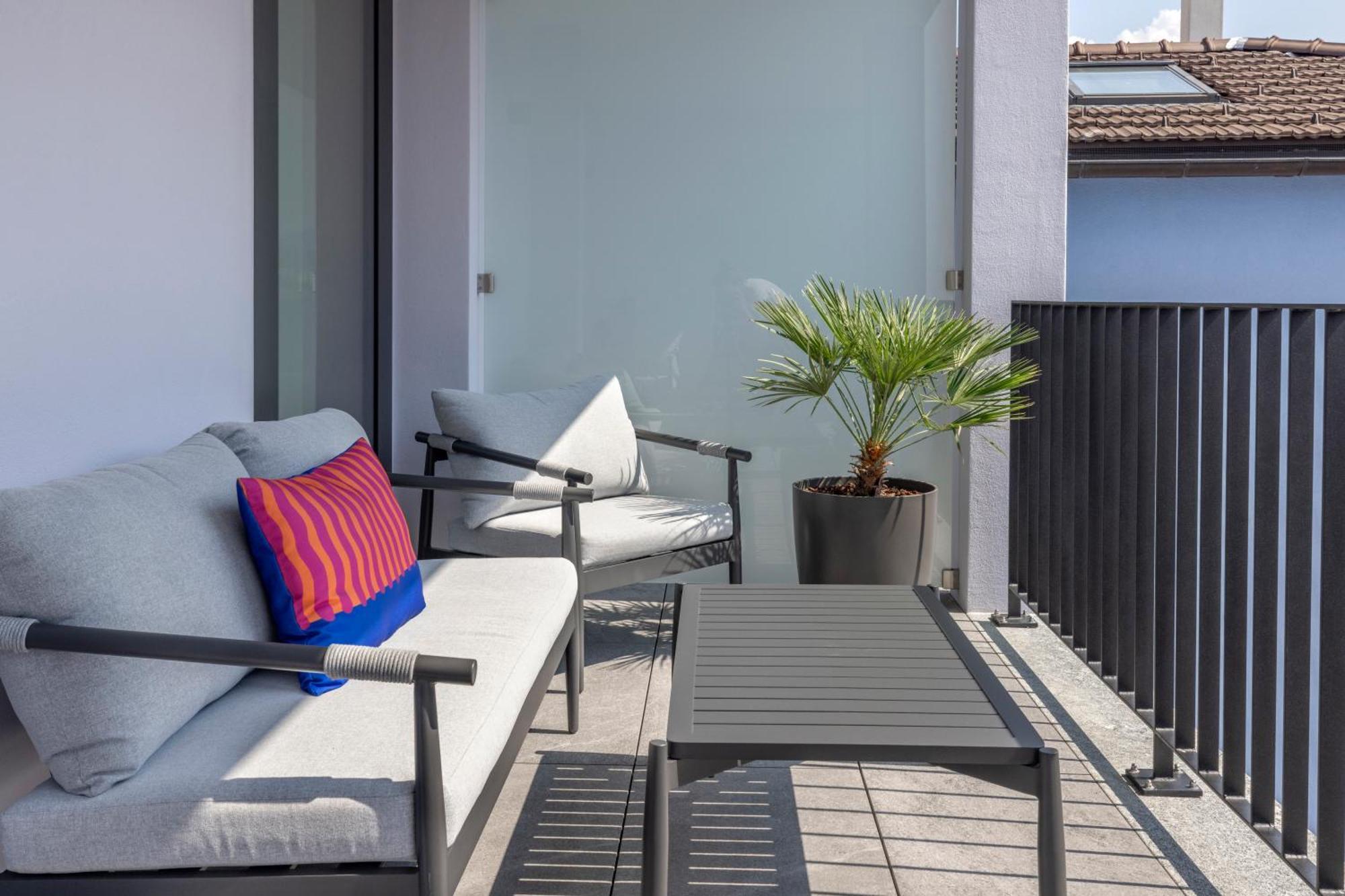 Junior Suite Terrace Partial Lake View