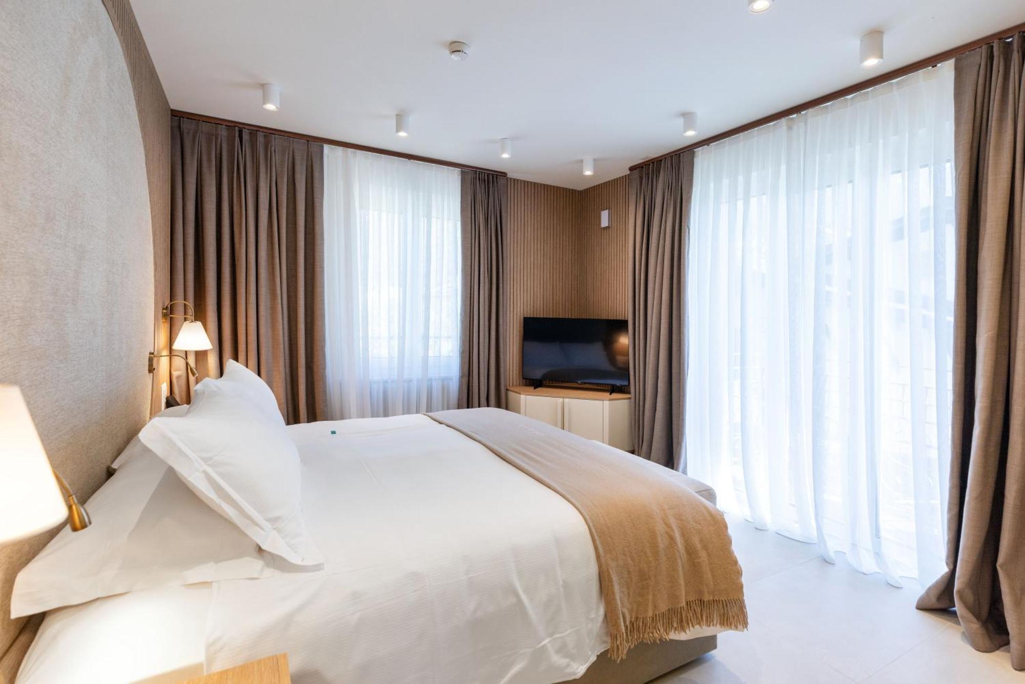 Suite Balcony Spa Access